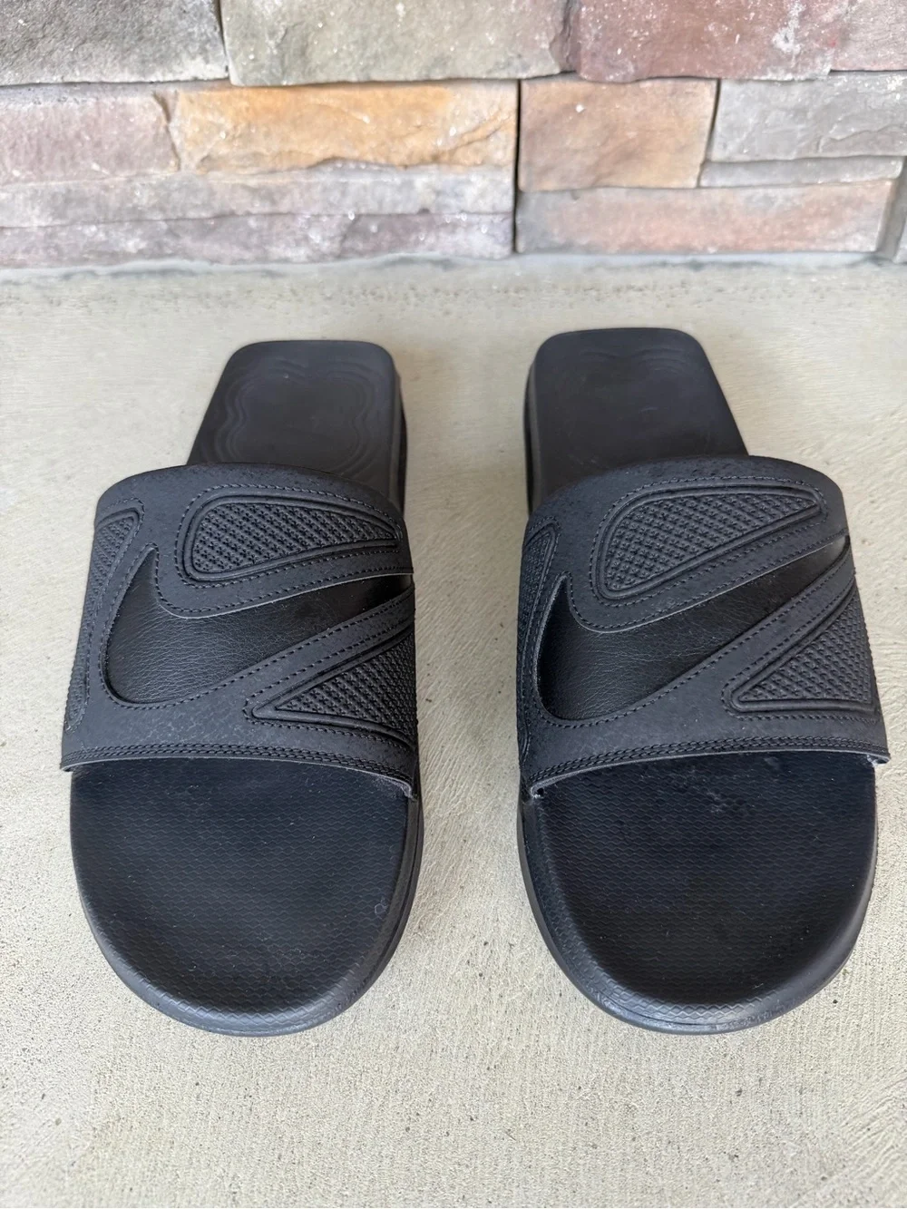 NWOT Nike El Cirro men’s black/black men’s size 12 US slides sandals
